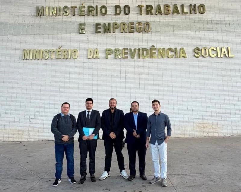 Comitiva do CONSAÚDE cumpre agenda em Brasília em busca de solução inédita para registro da mudança de regime jurídico dos servidores